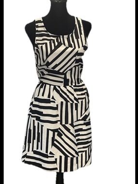 Rosebud Black White Geometric Scoop Neck Sleeveless Short Lined Dress S